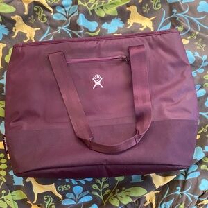 Hydro Flask Carry Out Soft Cooler - Insulated Travel Cooler Bag - 20L - purple